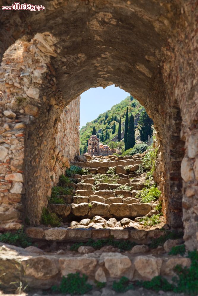 Immagine Le rovine dell'antica Mistras, Grecia: questa città fortificata fu fatta erigere quando Sparta venne distrutta dai visigoti di Alarico I°.