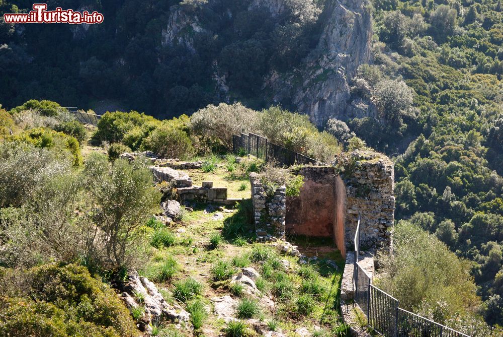 Immagine Le rovine di Castel Medusa nei dintorni di Samugheo in Sardegna