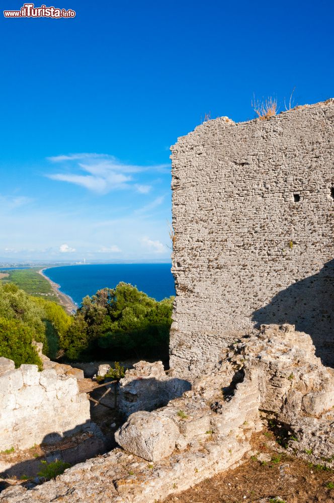 Immagine Le rovine di Cosa ad Ansedonia in Toscana, vicino alla Lagun di Orbetello e l'Argentario