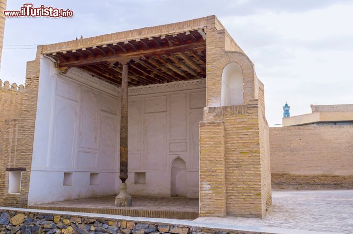 Immagine Le rovine di una antica moschea a Khiva in Uzbekistan - © eFesenko / Shutterstock.com
