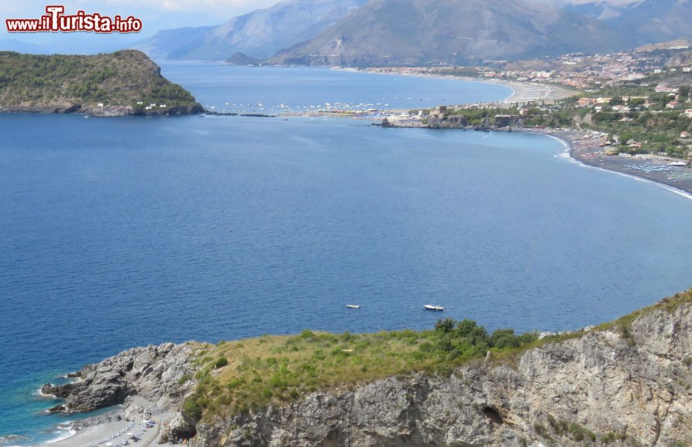 Immagine Le spiagge della riviera dei Cedri: l'ultimo arenile in fondo è quello di Lido di Tortora in Calabria, costa Tirrenica