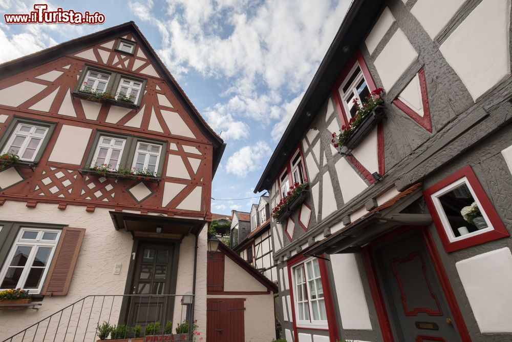 Immagine Le tipiche case a graticcio nel centro di di Kronberg im Taunus in Germania