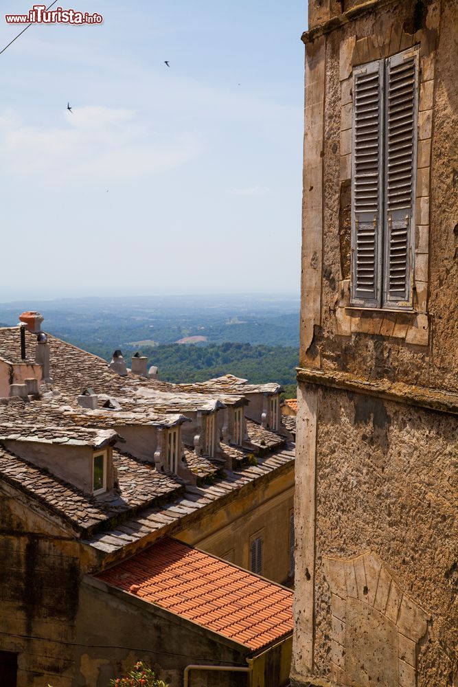 Immagine Le tipiche case corse di Cervione, villaggio in Alta Corsica