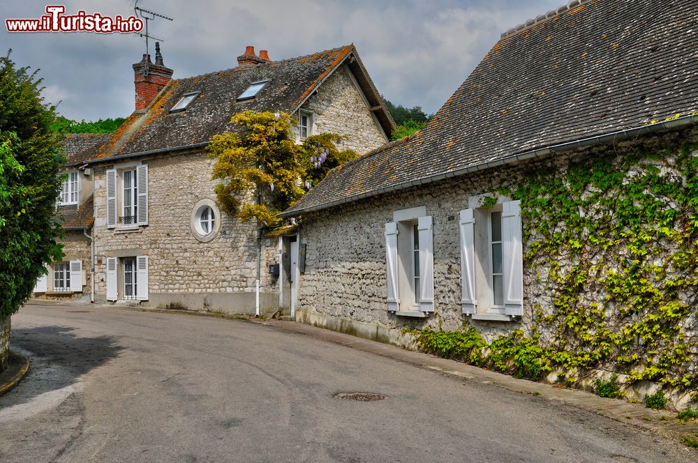 Immagine Le tipiche case di Giverny affacciate su una stradina del villaggio (Francia).