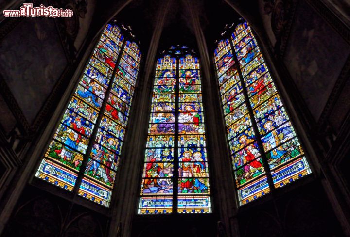Immagine Le vetrate della cattedrale di San Rombaldo a Mechelen, Belgio - © 169007822 / Shutterstock.com