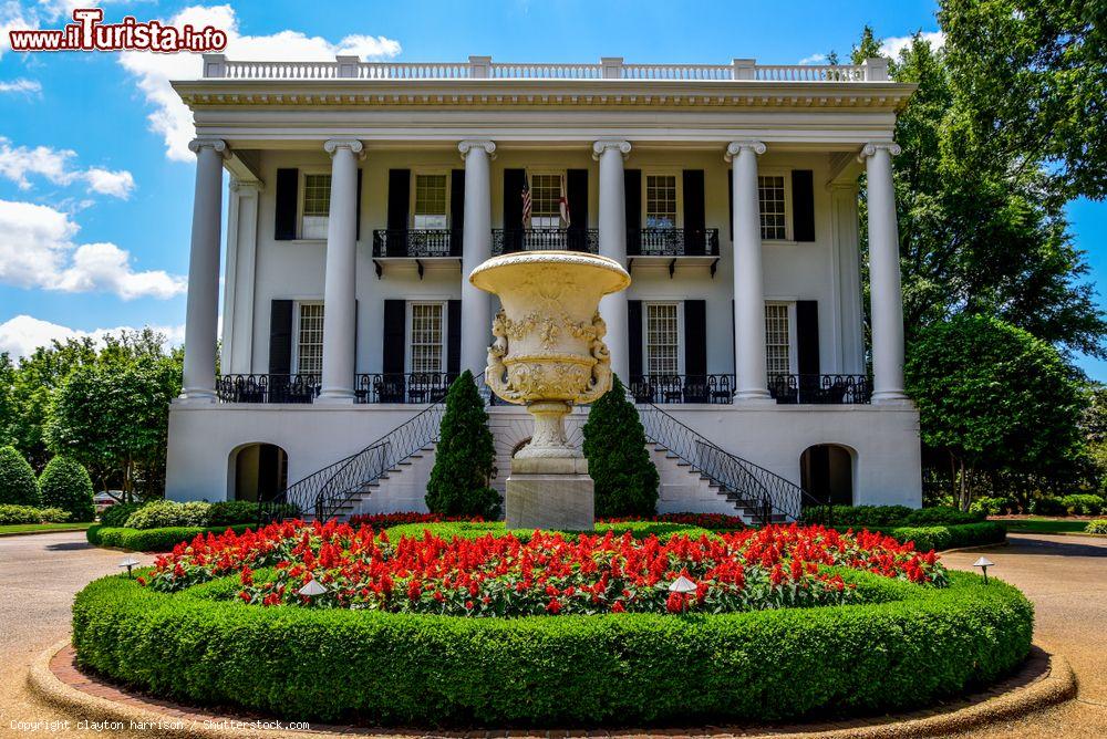Immagine L'edificio che ospita la President's House all'Università dell'Alabama, Tuscaloosa, USA  - © clayton harrison / Shutterstock.com