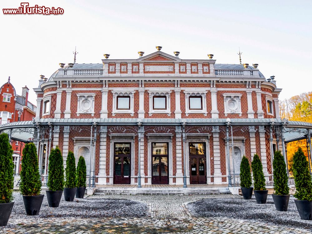 Immagine L'edificio del Padiglione dei Piccoli Giochi al Parc de Sept Heures di Spa, Belgio. Le origini di questo parco pubblico risalgono alla metà del Settecento quando venne creato per soddisfare i desideri di termalisti e vacanzieri.