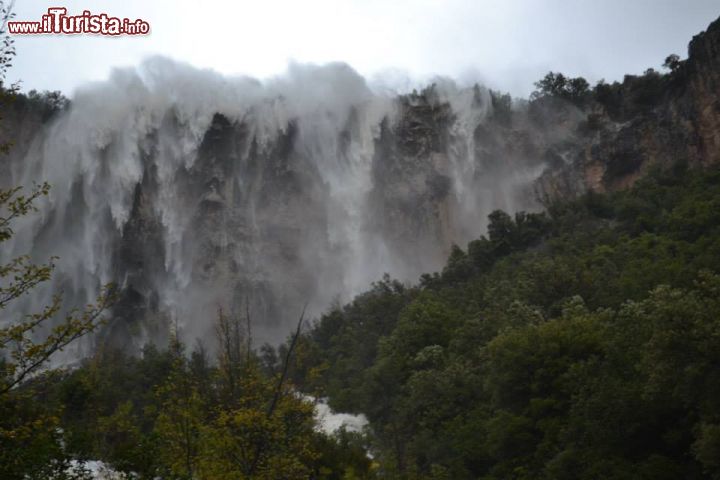 Immagine Le cascate di Lequarci fotografate in inverno: ci troviamo nei dintorni di Ulassai in Sardegna - © Monte Cogoccia - CC BY-SA 3.0 - Wikimedia Commons.