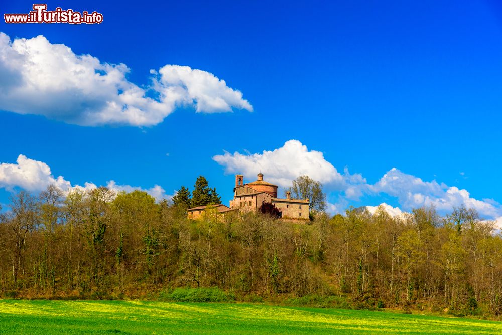 Immagine L'eremo-rotonda di Montesiepi: siamo a Chiusdino vicino all'Abbazia di San Galgano