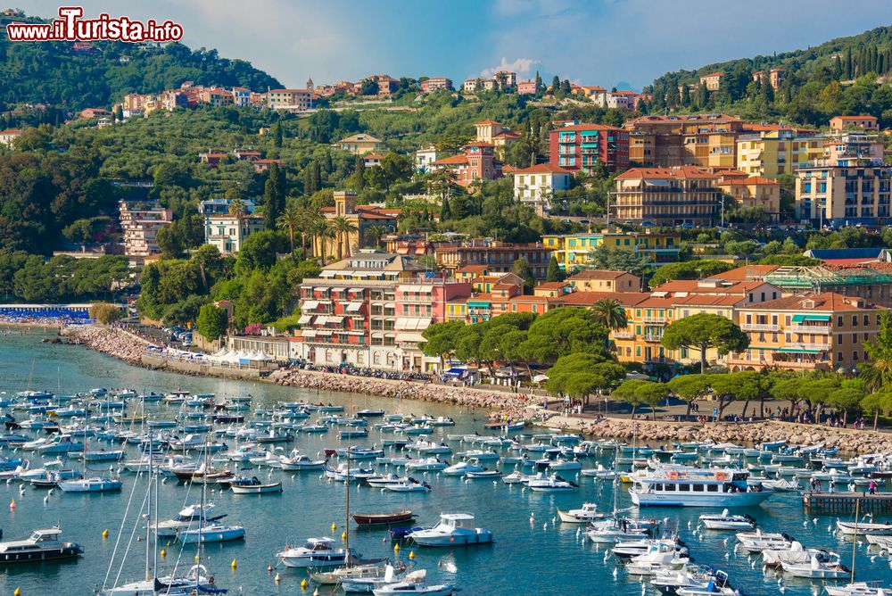 Immagine Lerici è una cittadina di circa 10.000 abitanti in provincia di La Spezia (Liguria), sulla Riviera di Levante.