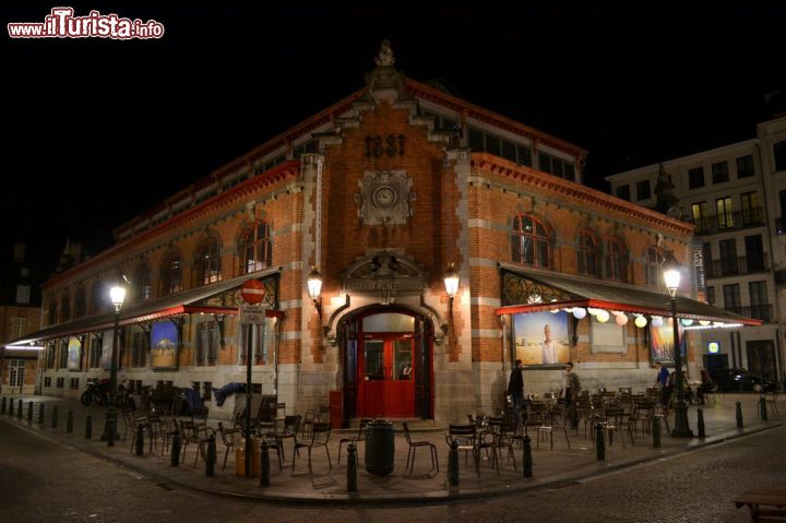 Immagine Les Halles de St Gery, Bruxelles: si trova nella piazza di St.Gery, praticamente di fronte alla Borsa. All'interno di questo vecchio mercato è stato ricavato un bellissimo locale.