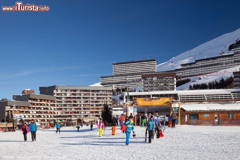 Immagine Les Menuires, veduta della Croisette nello ski resort francese delle 3 Vallées in una giornata di sole - © Julia Kuznetsova / Shutterstock.com
