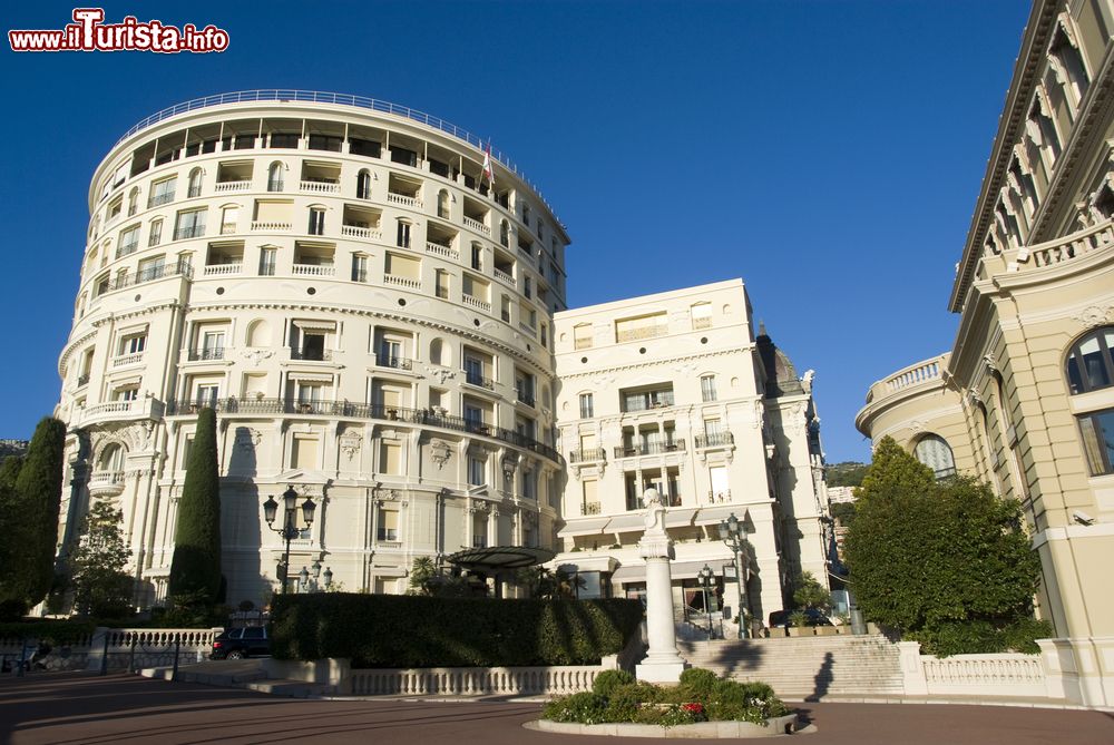Immagine L'Hotel de Paris a Monte Carlo, Principato di Monaco. Lusso made in Costa Azzurra: l'hotel è ospitato in un edificio del 1864.