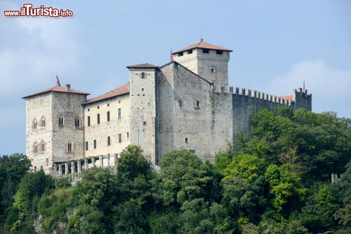 Le foto di cosa vedere e visitare a Angera