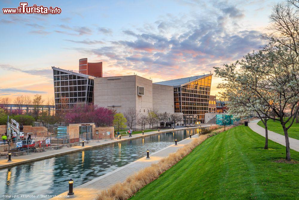 Immagine L'Indiana State Museum di Indianapolis, Indiana (USA). Il centro ospita mostre e esposizioni di scienza, arte, cultura e storia - © f11photo / Shutterstock.com