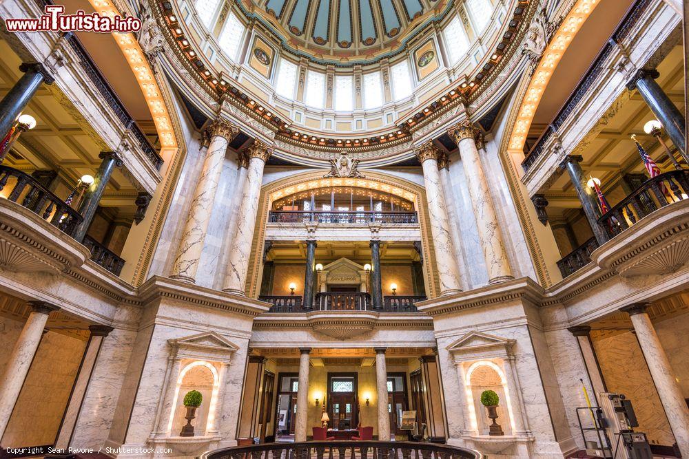 Immagine L'ingresso principale del Campidoglio di Jackson, Mississippi, USA. L'edificio è sede del governo dal 1903  - © Sean Pavone / Shutterstock.com