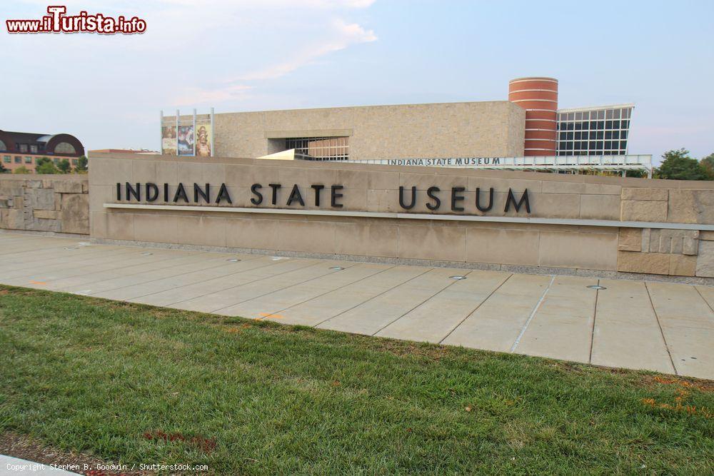 Immagine L'insegna dell'Indiana State Museum di Indianapolis, USA © Stephen B. Goodwin / Shutterstock.com