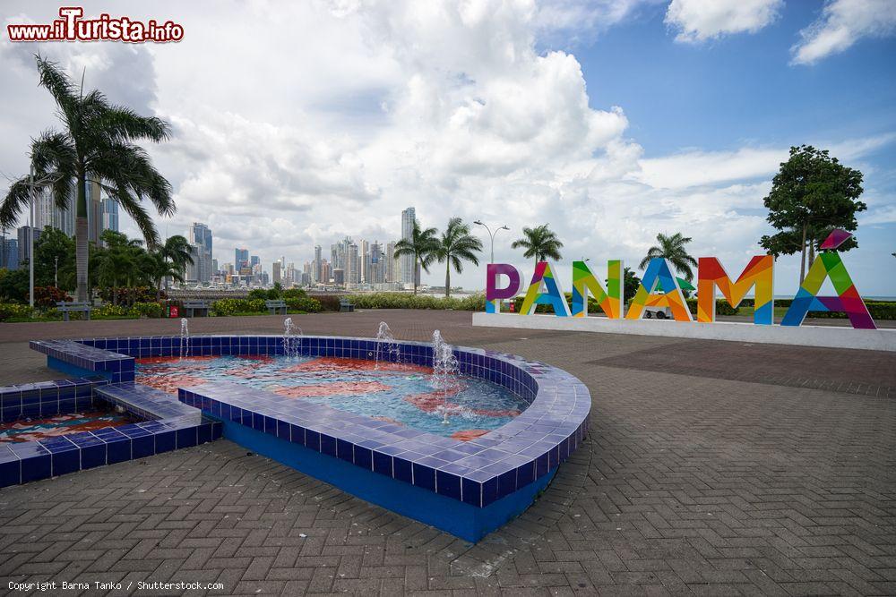 Immagine L'insegna di Panama nella capitale dello stato den centro America - © Barna Tanko / Shutterstock.com