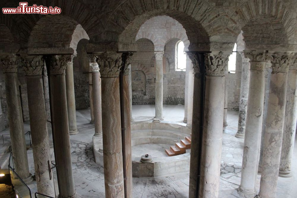 Immagine L'interno del Battistero uno dei monumenti di Nocera Superiore in provincia di Salerno - © Miguel Hermoso Cuesta, CC BY-SA 3.0, Wikipedia