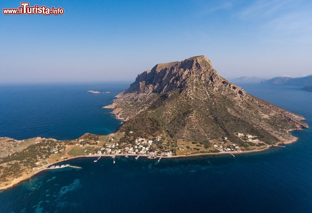 Immagine L'isola di Telendos vista dall'alto, Grecia. Si trova di fronte a Kalymnos.