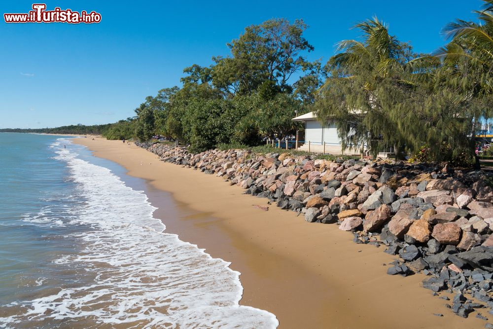 Immagine Il bel litorale di Hervey Bay nel Queensland, Australia. Le acque sicure e protette di Hervey Bay la rendono una destinazione ideale tutto l'anno.
