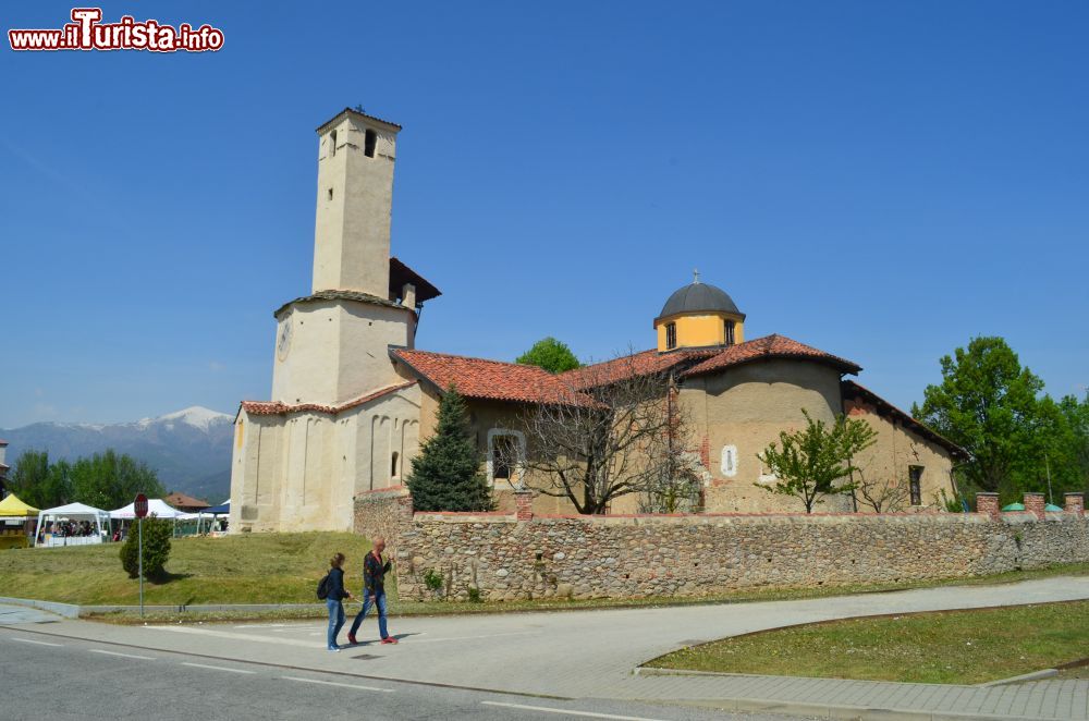 Immagine ll Battistero e la Chiesa Parrocchiale di San Ponso nel Canavese, Piemonte