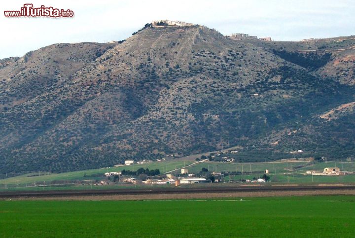 Immagine ll borgo di Rignano Garganico in posizione panoramica