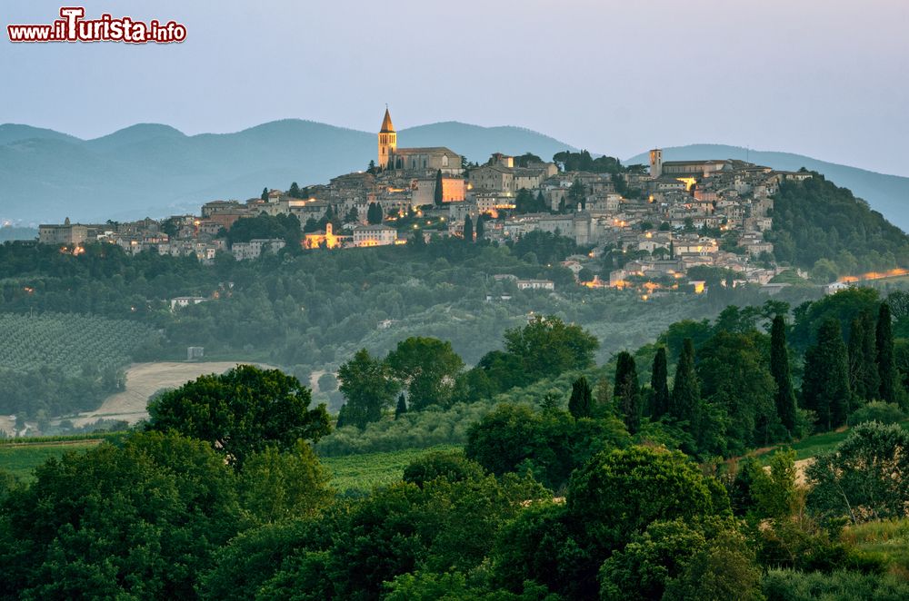 Le foto di cosa vedere e visitare a Todi