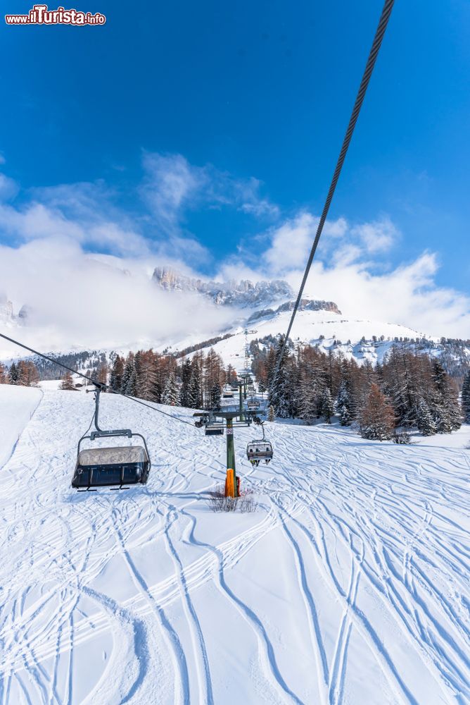 Immagine Lo ski resort Carezza a Nova Levante, Trentino Alto Adige. Meta ideale per vacanze estive e invernali, Nova Levante si trova a circa 1180 metri di altezza sul livello del mare a pochi chilometri dal celebre lago di Carezza.