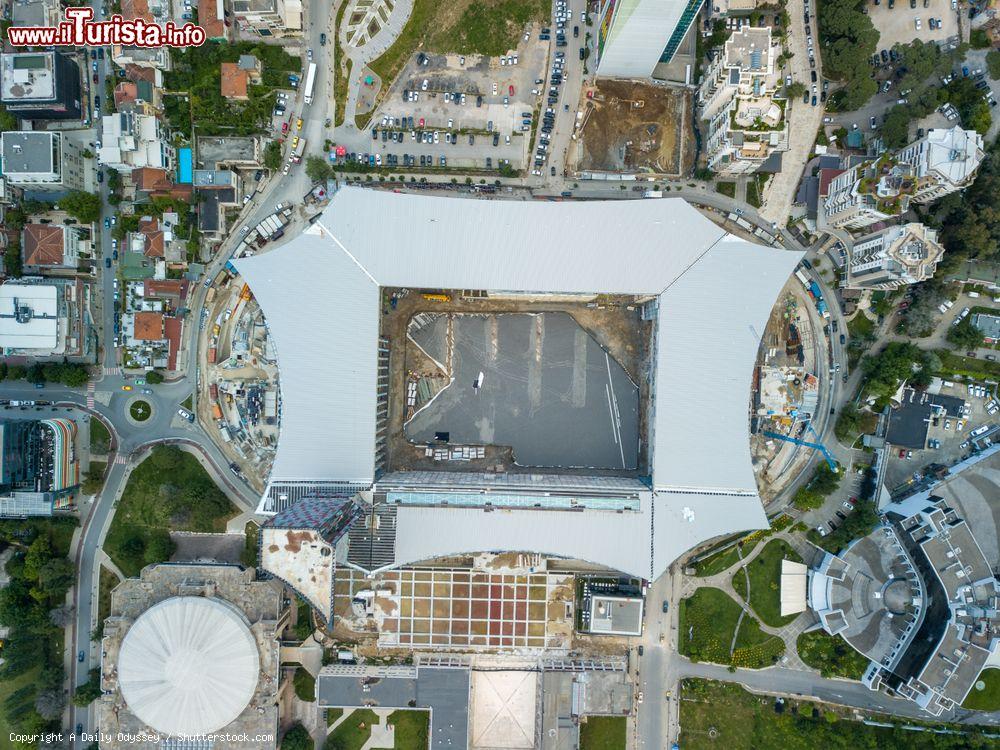 Immagine Lo stadio Qemal Stafa in questa immagine in fase di costruzione a Tirana, Albania. Demolito nel 2016, era intitolato a Qemal Stafa, eroe della resistenza albanese - © A Daily Odyssey / Shutterstock.com