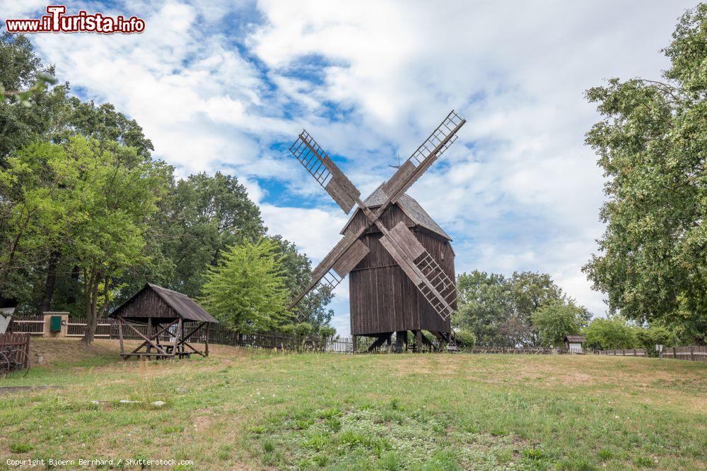 Immagine Lo storico mulino a vento At Neschwitz a Bautzen (Sassonia), Germania - © Bjoern Bernhard / Shutterstock.com