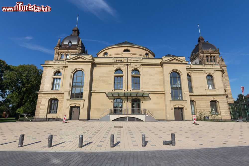 Immagine Lo storico Municipio della cittadina tedesca di Wuppertal in una bella giornata di sole.