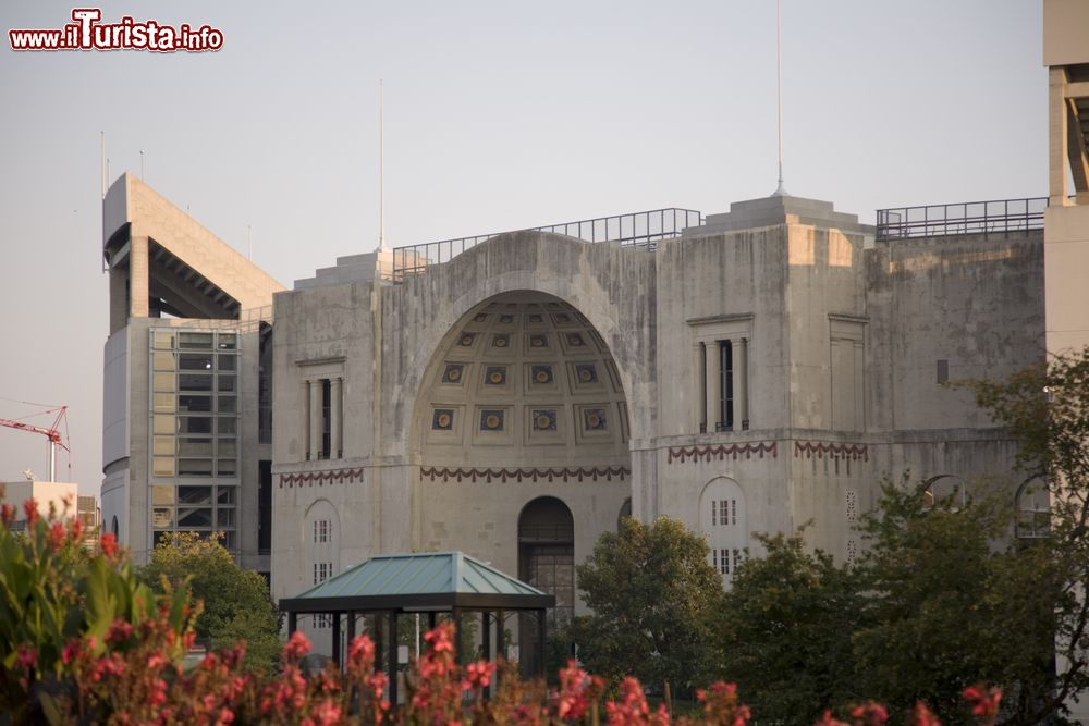 Immagine Lo storico Ohio Stadium di Columbus, Ohio: ospita  la locale squadra di football americano dei Buckeyes.