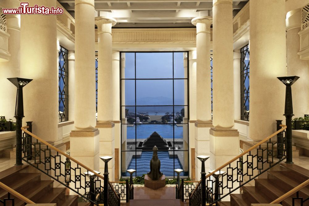 Immagine La lobby dello Sheraton Soma Bay Resort, una struttura a cinque stelle sull'omonima baia lungo la costa egiziana del Mar Rosso - foto © Sheraton Soma Bay