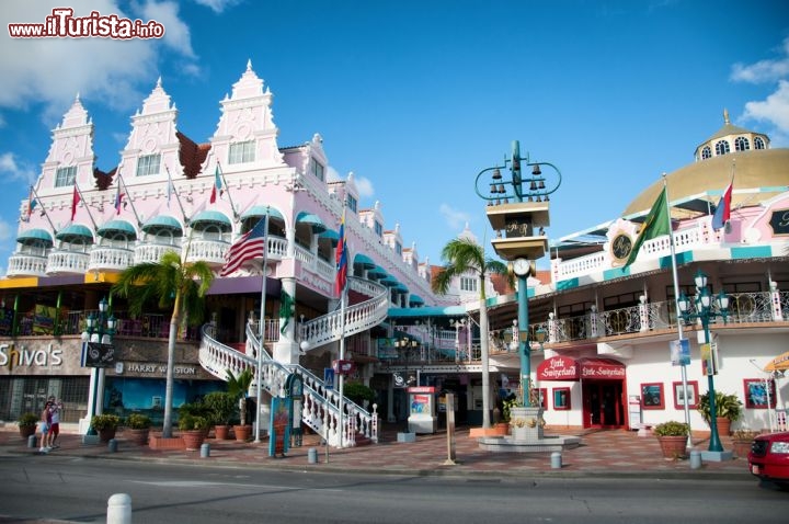 Immagine Locali tipici di Oranjestad Aruba - © PlusONE / Shutterstock.com