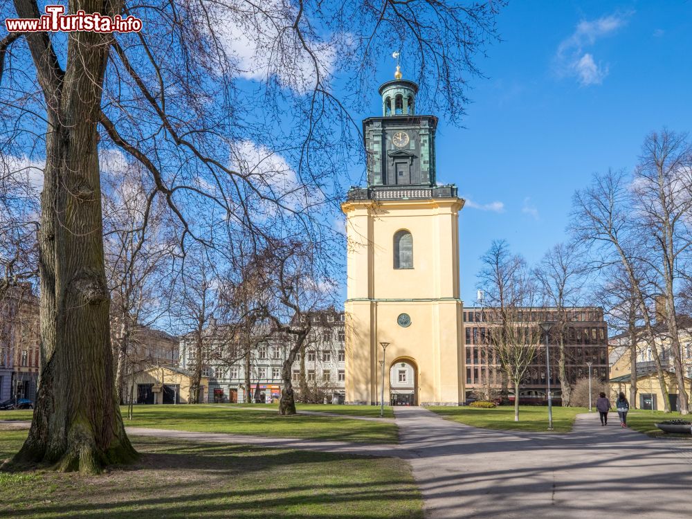 Immagine L'Olai Park di Norrkoping in una soleggiata giornata di primavera, Svezia.