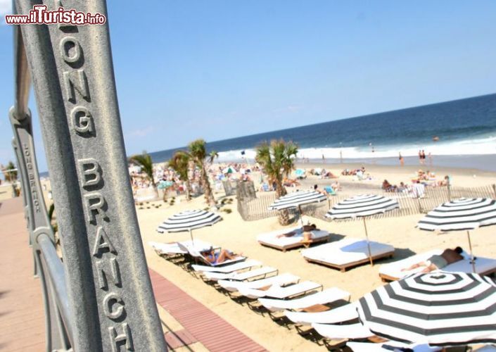 Immagine Long Branch a New York, Stati Uniti. Questa distesa di sabbia del New Jersey è frequentata per i tanti ristoranti sul lungomare e le boutique di lusso