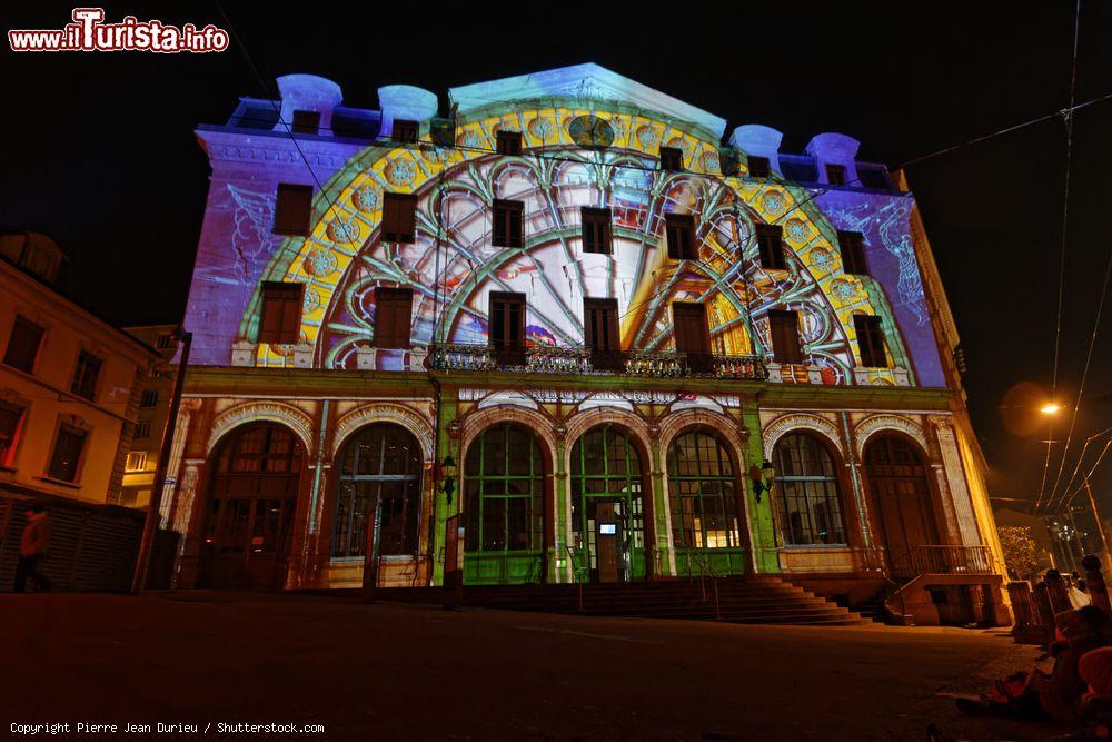 Immagine Luci sulla stazione di Lione, la Gare Lyon-Saint-Paul, durante la Festa delle Luci che si svolge in dicembre - foto © Pierre Jean Durieu / Shutterstock.com