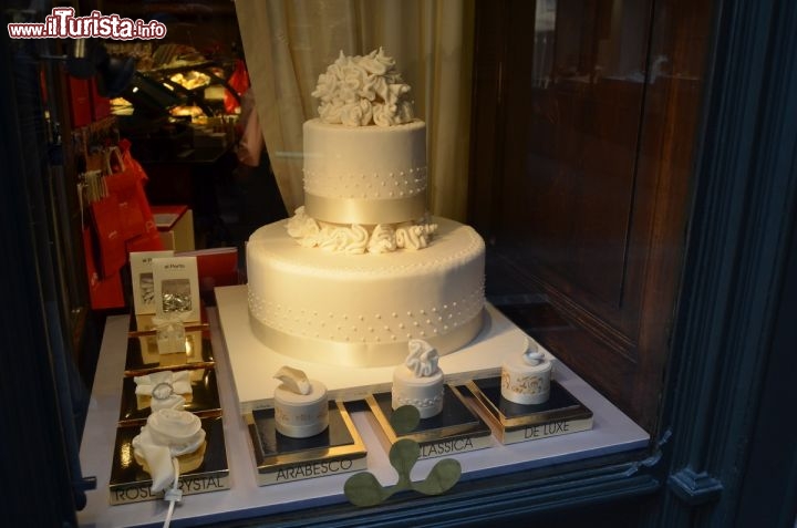 Immagine Lugano una tipica  pasticceria del centro