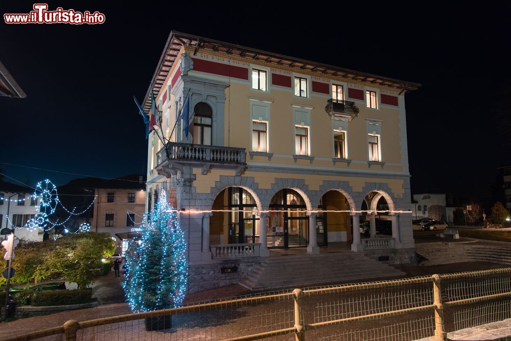 Immagine Luminarie natalize nel borgo di Tricesimo in Friuli Venezia Giulia.