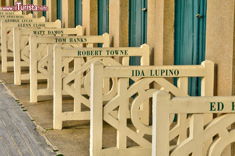 Immagine Lungomare di Deauville, Normandia (Francia): le cabine a Les Planches, passerella sul mare degli anni '20.
