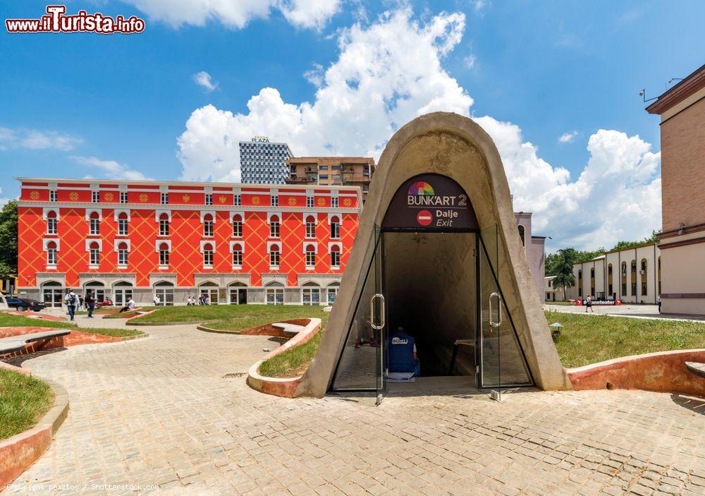 Immagine L'uscita del BunkArt 2 a Tirana, Albania. Inaugurato nella capitale nel novembre 2016, questo spazio museale si estende su una superficie di mille metri quadrati - © posztos / Shutterstock.com