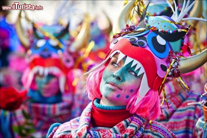 Immagine Maastricht, una partecipante al carnevale (Olanda). I festeggiamenti carnascialeschi di questa cittadina olandese sono considerati fra i più suggestivi dei Paesi Bassi.