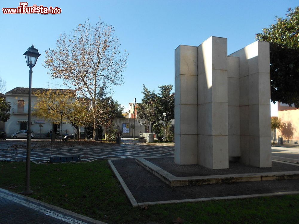 Immagine Macerata Campania, uno scorcio di Piazza De Gasperi
