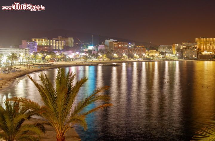 Immagine Magaluf Spagna: la località è famosa per la sua vita notturna, come spiaggia del divertimento più sfrenato e disinibito.