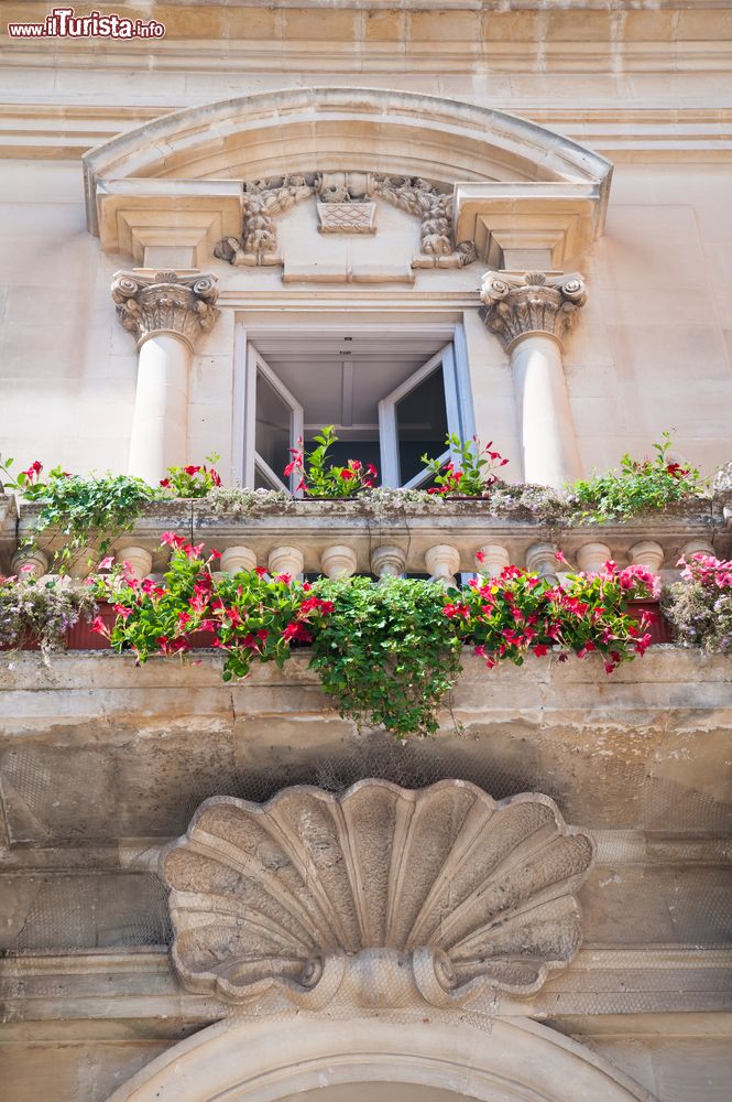 Immagine Magnifico balcone Baracco di un palazzo del centro di Ragusa, Sicilia sud-orientale