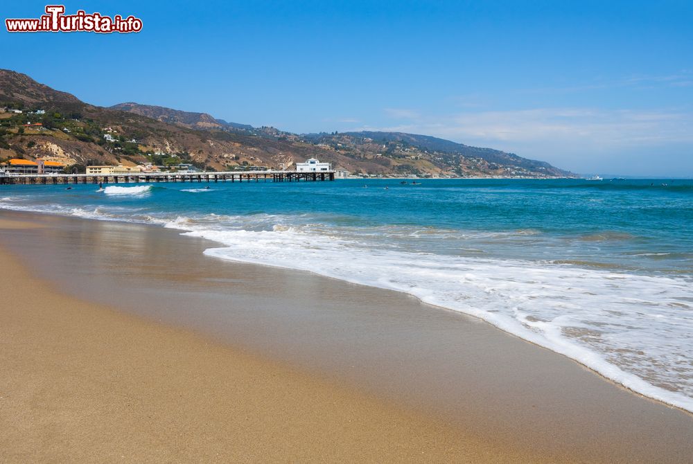 Immagine Malibu Lagoon State Beach a Malibu, California. E' una spiaggia situata 13 miglia a ovest di Santa Monica. Qui, grazie alla presenza della laguna, è possibile osservare da vicino la fauna marina e gli uccelli che si recano alla ricerca di cibo.