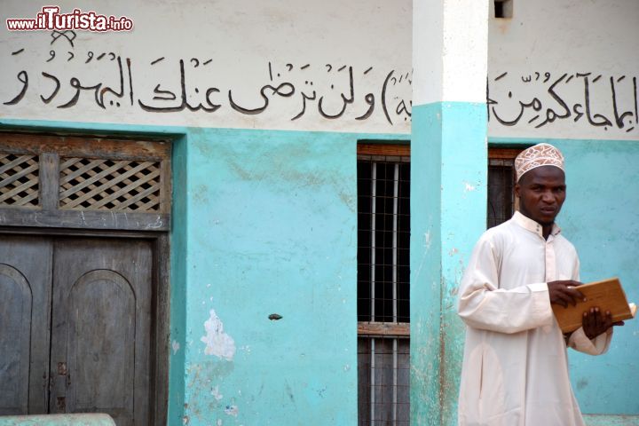 Immagine Mambrui, Kenya: nella scuola musulmana di questa cittadina a nord di Malindi bambini e ragazzi ricevono una formazione di tipo islamico.