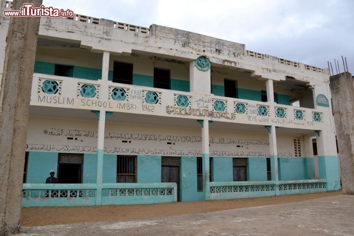 Immagine La scuola musulmana di Mambrui: questa cittadina della costa del Kenya è a maggioranza islamica e qui si trovano istituti religiosi che provvedono alla formazione scolastica dei ragazzi.
