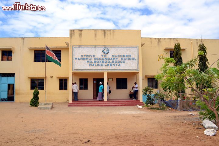 Immagine Mambrui Secondary School (Kenya): in questa scuola superiore finanziata sia dalle rette degli alunni che da donazioni di associazioni internazionali (tra le quali anche alcune italiane) studiano ragazzi e ragazze provenienti da tutta la regione.